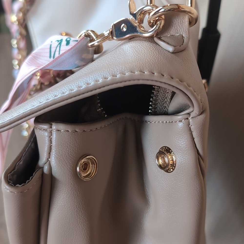 Khaki Tote - Ello Alexis - Picture 6 of 12
